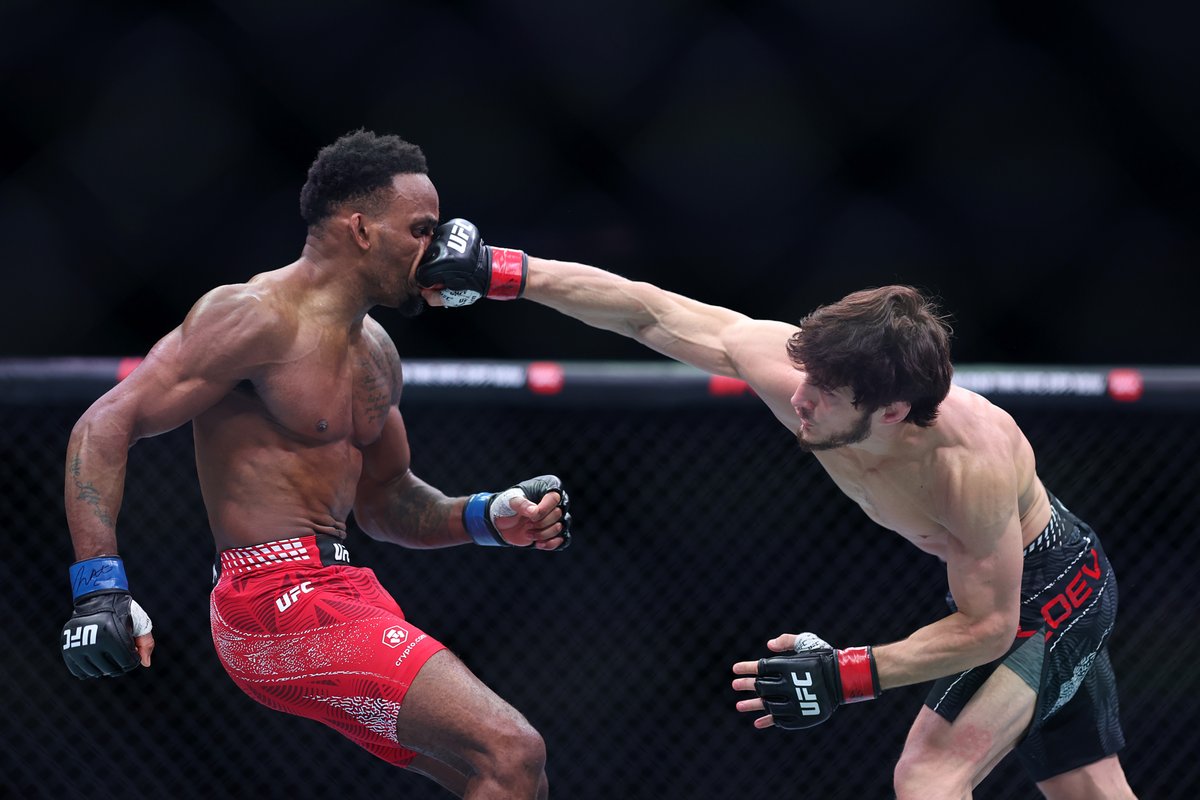 UFC_AUSNZ's tweet image. 20-0 

Movsar Evloev kept that undefeated streak alive at #UFCLondon!