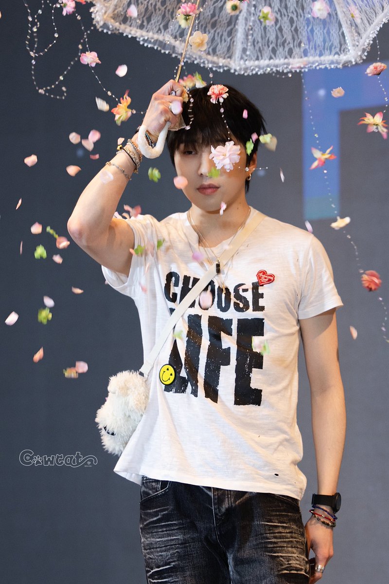 260322 팬싸 광저우 广州

我应在江湖悠悠…

#강승윤 #KANGSEUNGYOON #위너 #WINNER