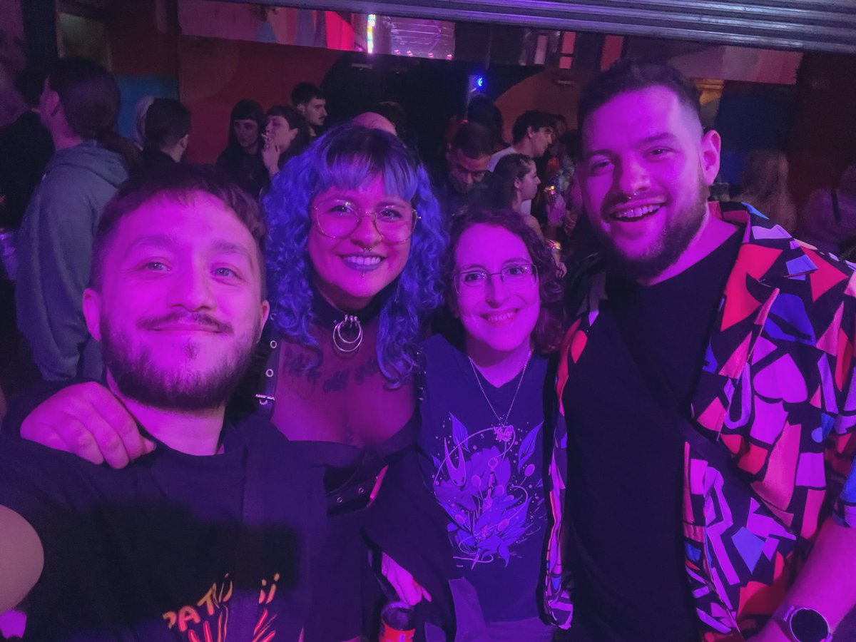 Press Over tweet media