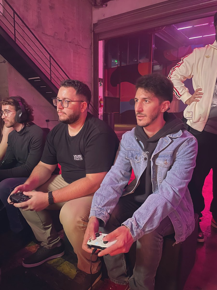 Press Over tweet media