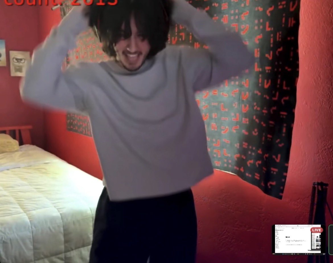 kannot_'s tweet image. sorry ignore sharpness but his curtains are the same pattern as his mc cape🥹 #sharpnessclips