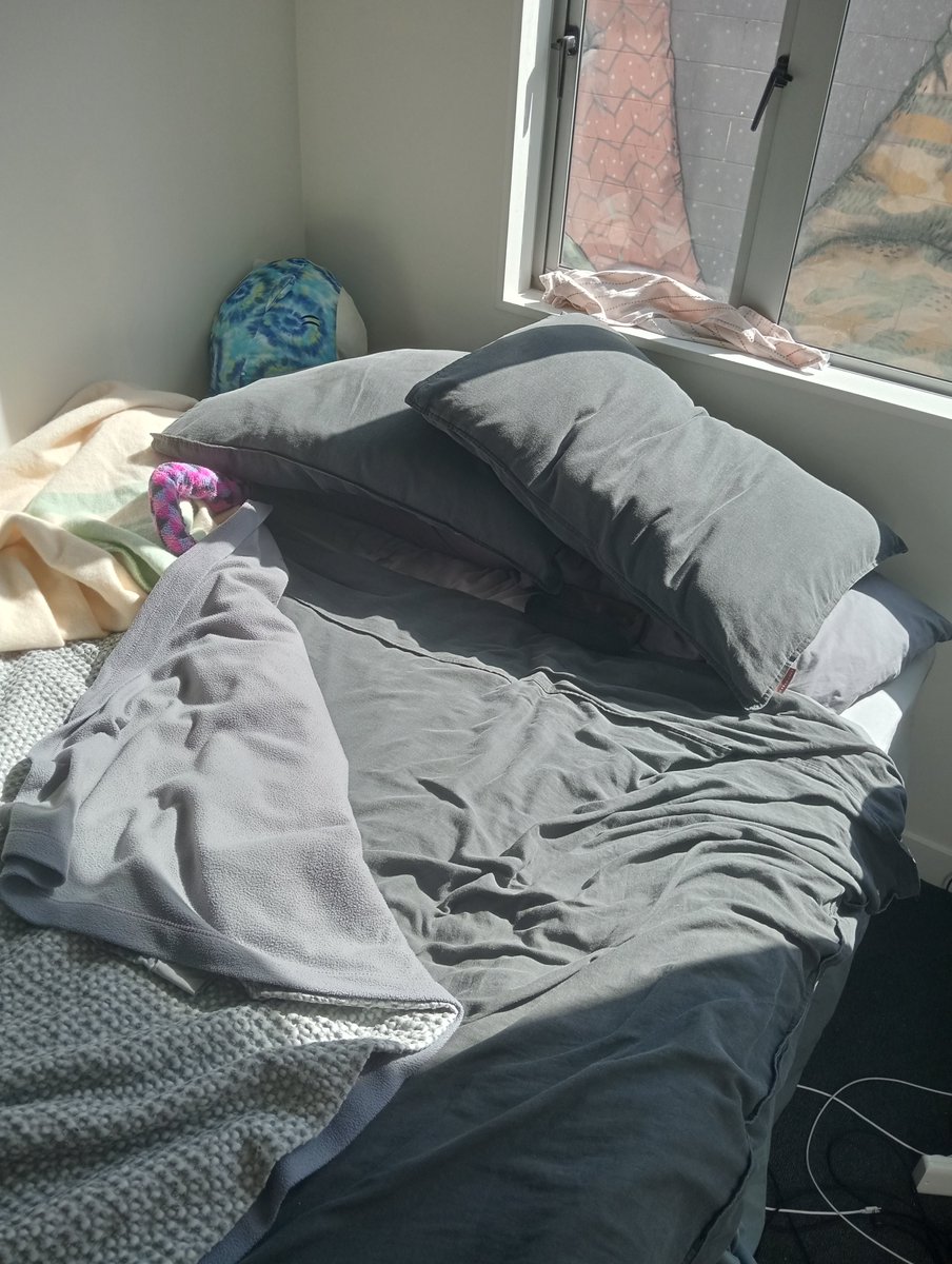 Pathetic man studier tweet media