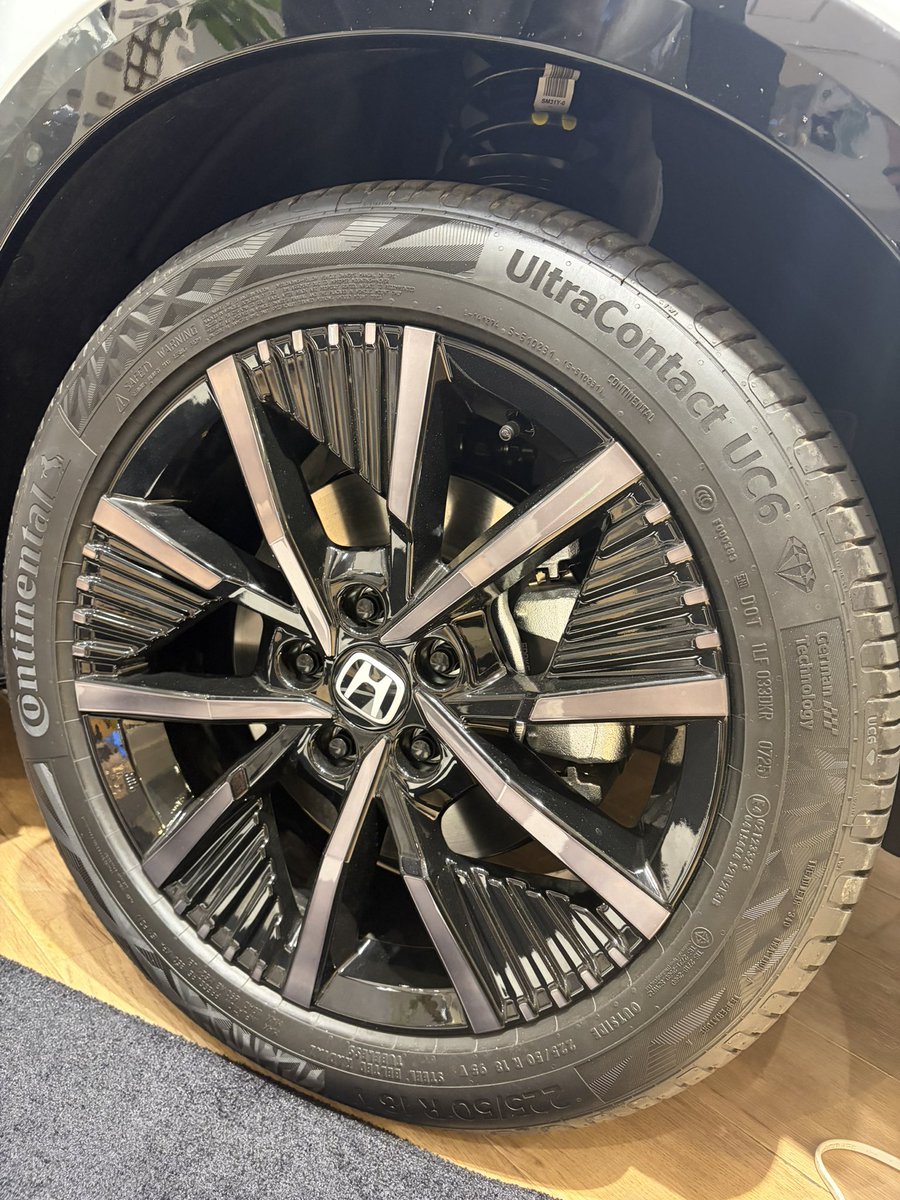 新型INSIGHT見てきた🚘
