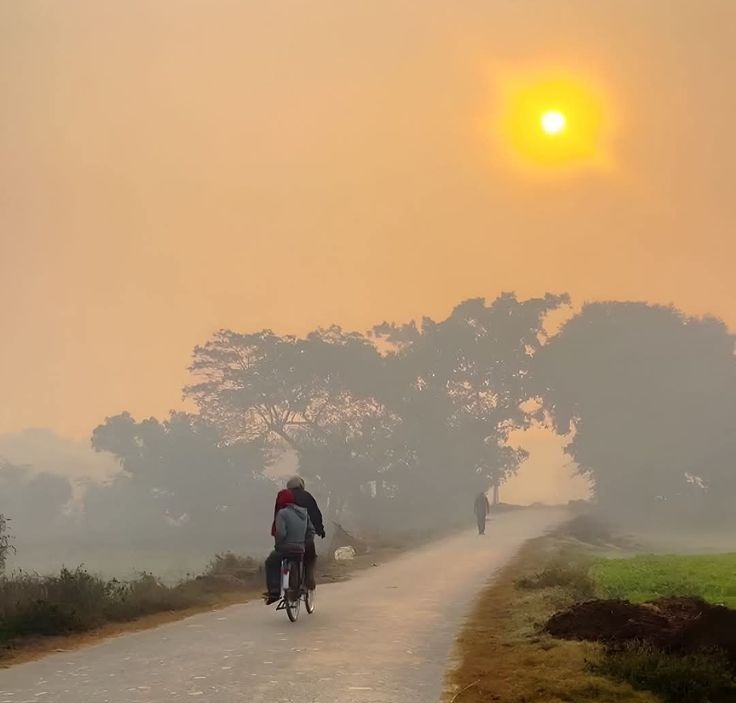 ज़िंदगी पूछती है और कुछ चाहिए,
मैने कहा जो मेरा था वही लौटा दो।