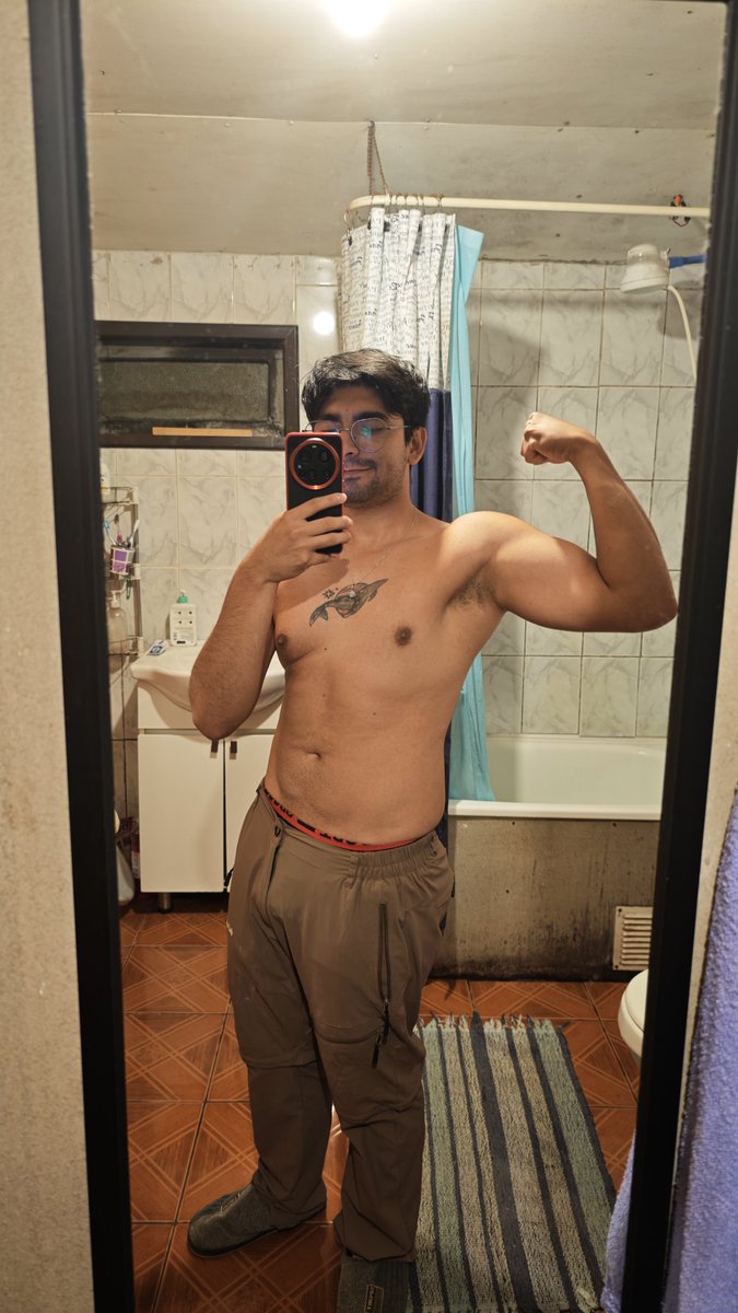 17Faco's tweet photo. Que dicen si estoy mas fuerte o solo estoy webiando y estoy alucin? Jajaja https://t.co/pHHnGjl639