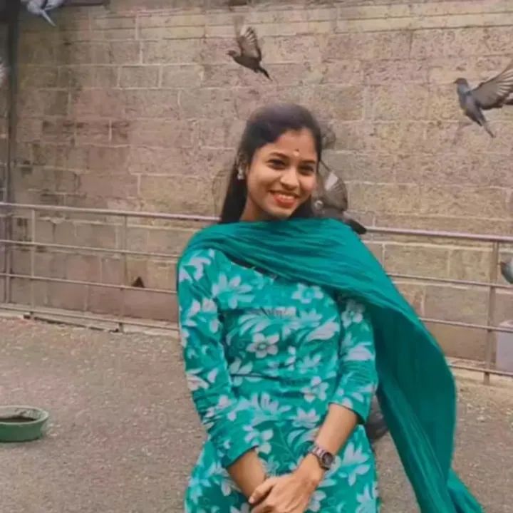 AbinayaAk3190's tweet image. 🌿good morning frds..
வாழ்வதற்கான செலவு மிக குறைவே.
அடுத்தவனை போல வாழ்வதற்கான 
செலவுதான் மிக அதிகம்..❤️
🌷𝐆𝐎𝐎𝐃 𝐌𝐎𝐑𝐍𝐈𝐍𝐆🌷    
   𝐁𝐋𝐄𝐒𝐒𝐄𝐃 MONDAY🌷
#MondayMotivation 
#Alliswell