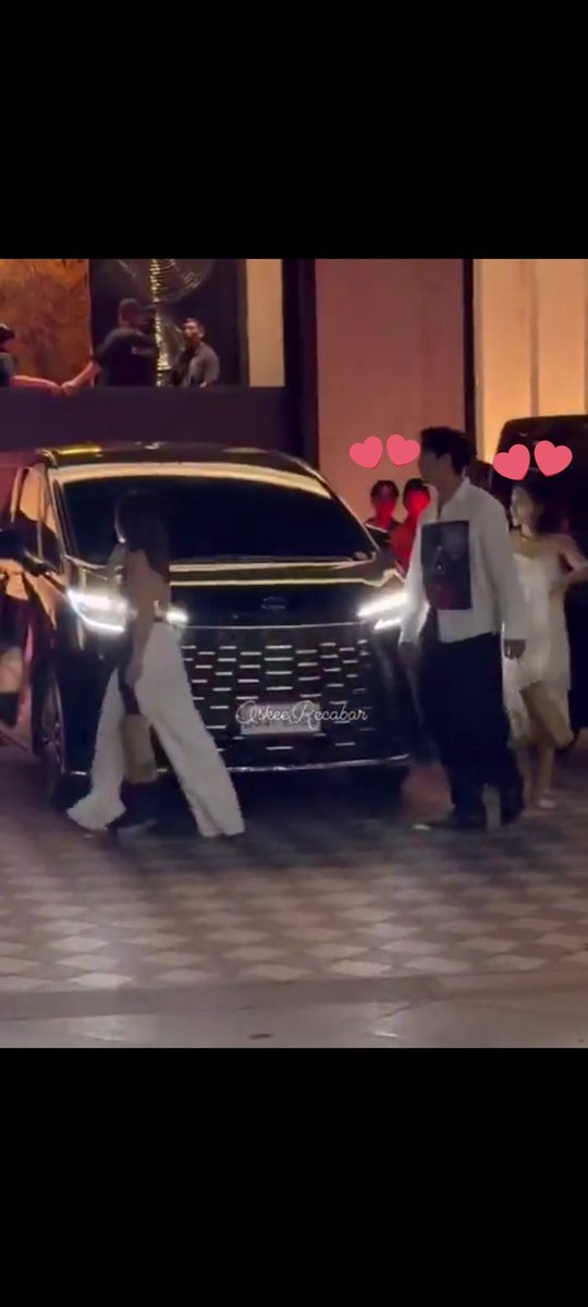 anonymous tweet media