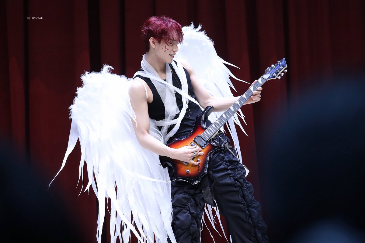 y0831ntak's tweet photo. 260322
🎸🪽
#인탁 #INTAK 
#피원하모니 #P1Harmony https://t.co/bbLuBdu1LO