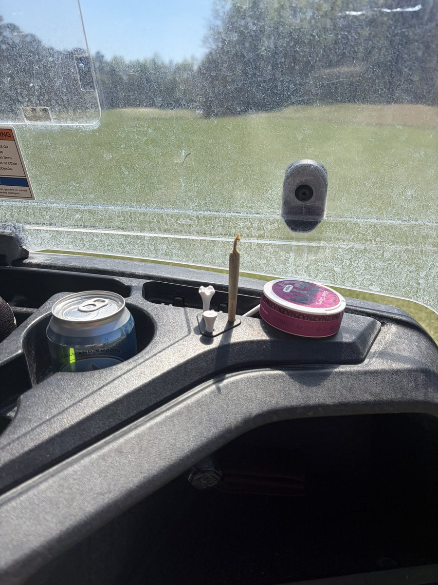 Jackson_Ryland's tweet photo. Think ima bouta tee up high and try to avoid the slice #golf https://t.co/sb90fgnnwe