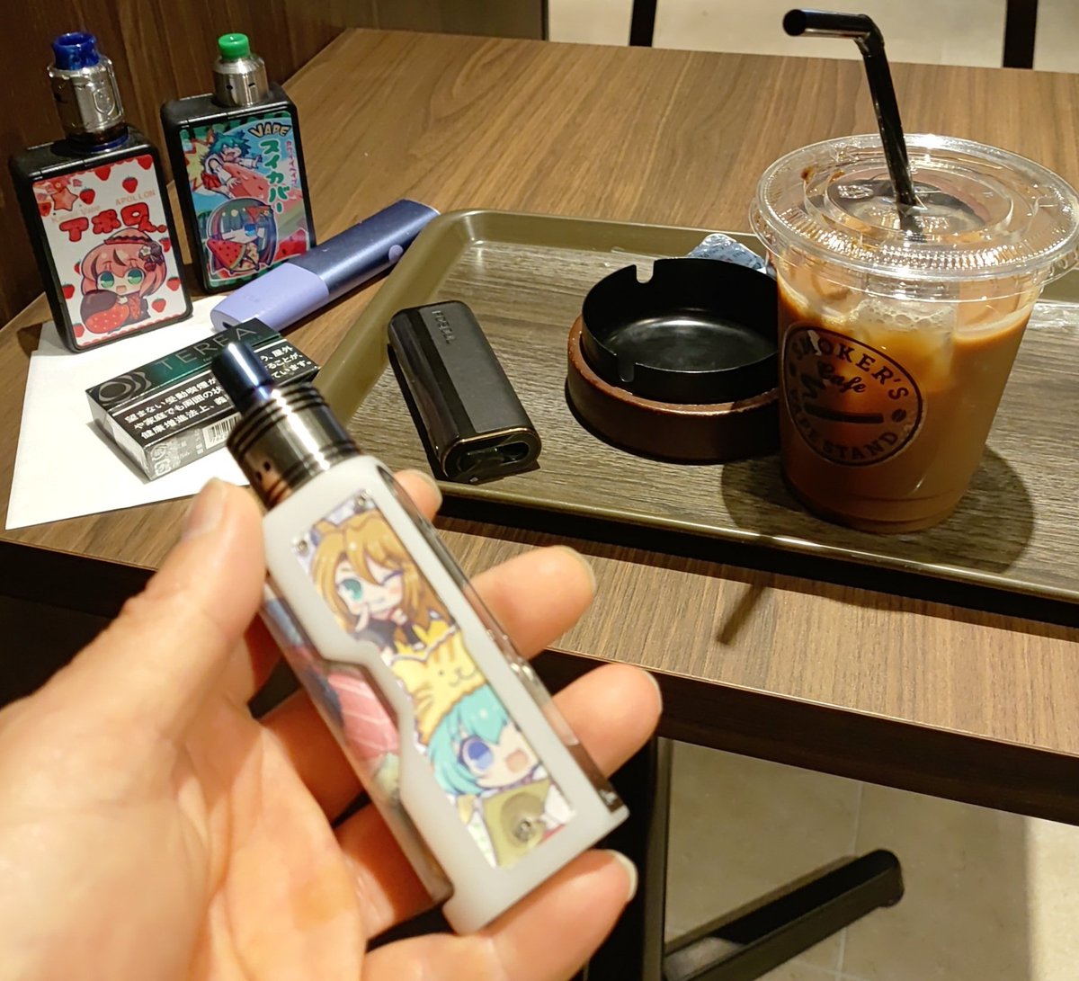 Nyasu5963's tweet image. #vape
#vape好きな人と繋がりたい
今日は代休。
仕事以外引き篭もりを解消すべく！
と、いざ外出と言ってもフレキチ
くらいしか思い浮かばない😓
なので、秋葉らしくない秋葉を満喫しますよー！ヽ(=´▽`=)ﾉ
まずは
ベイプスタンドスモーカーズカフェ
で一服。
静かでオシャレです❤(ӦｖӦ｡)