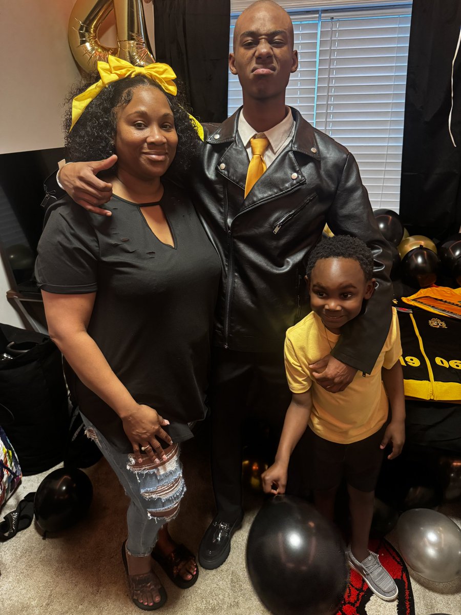 LolaMarie1918's tweet photo. One proud auntie 
I know my brother would be beyond proud 
“Good” Twin/ “Evil” Twin 
He is his father’s legacy… everything good in him he gave to his kids. 
#PHinalVerdIVct 
#Qu4d 
#TheRealQu4d 
I love you Nep! Always &amp; 4ever https://t.co/Wvrg8j0EdS