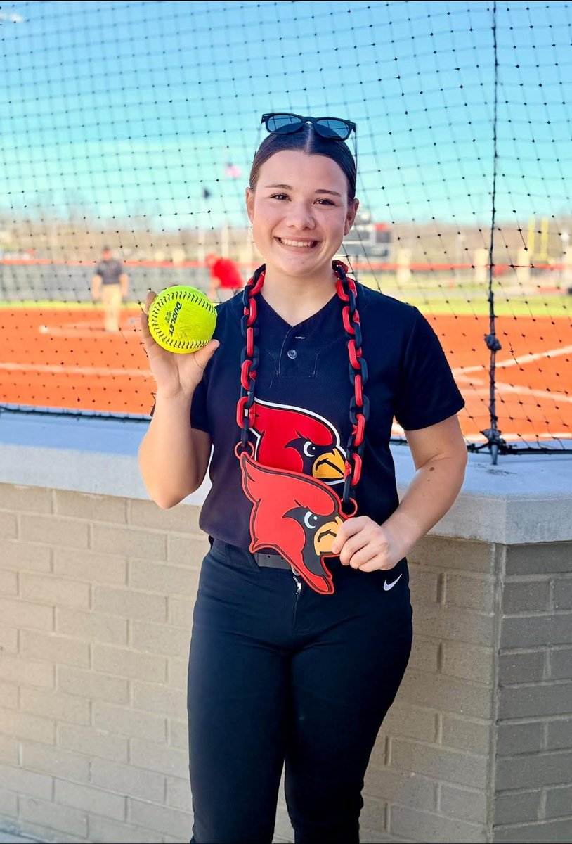 JordynAbner19's tweet photo. Week one, 3 games. 500 average, 5 rbi's, 4 runs, 5 hits-3 singles, 1 double and 1 homerun. 8 plays in the field with 8 put outs. 3 wins on the week. Let's go Cards!!! @GrcSoftball @AMGold27Wicks https://t.co/JVciEEkyxE