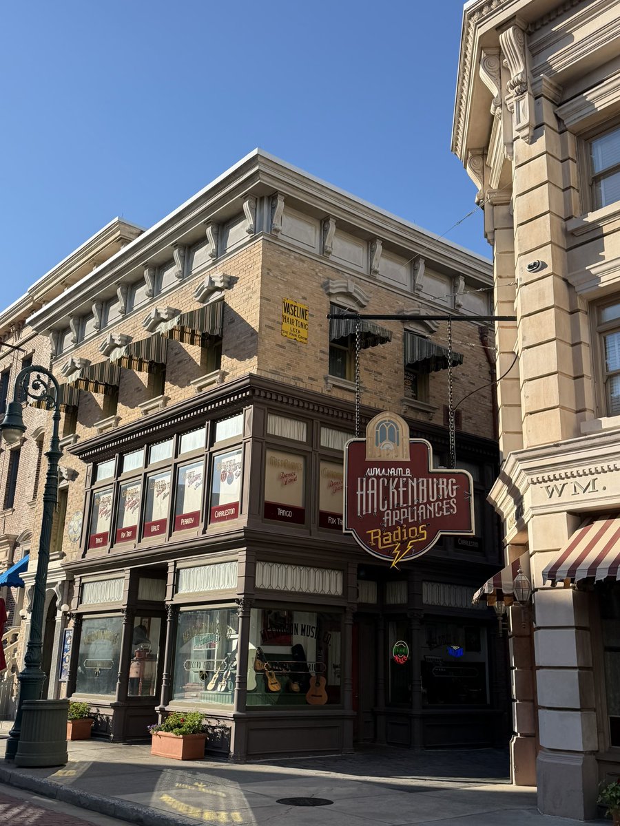 maloneandmorgan_ 🤍🍻🚬 ✭ saw Austin 6/10/25 tweet media