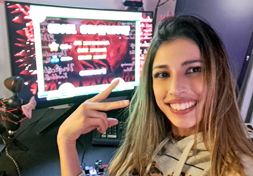 GirlyAle02 tweet media