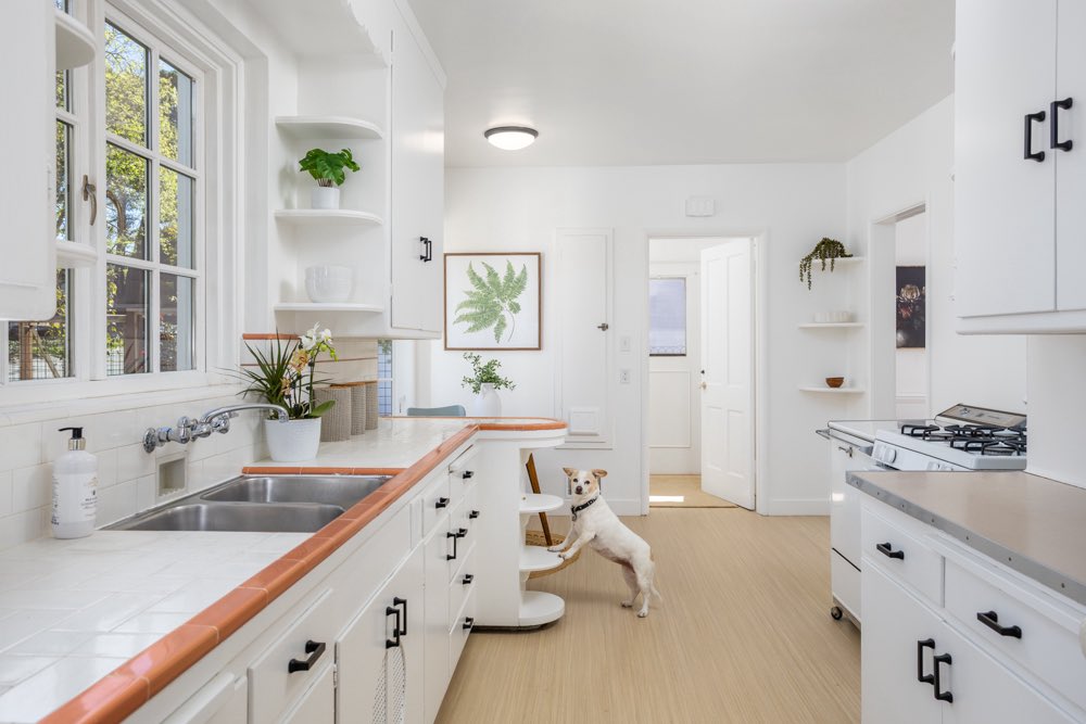 Zillow Gone Wild 🏡 tweet media