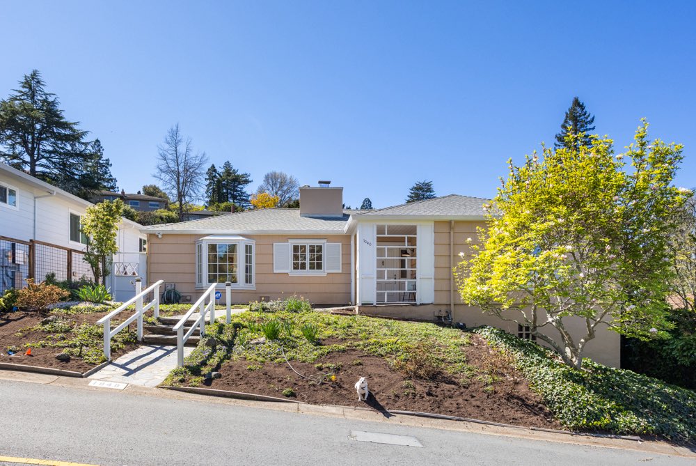 Zillow Gone Wild 🏡 tweet media