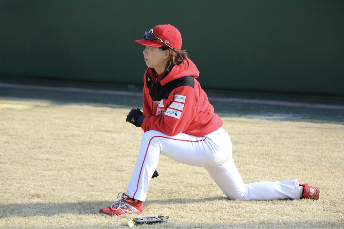 maisamaaaa's tweet photo. ⚾️
全てに目的を持つ

アップは、ただ体を温める時間じゃない。
動きの確認
可動域の確認
今日の自分の状態を知る時間

ダッシュは、ただ走るだけじゃない。
スタートの反応
一歩目の質
全力を出し切る習慣

キャッチボールは、ただのウォーミングアップじゃない。
全身を使って投げる連動性の確認
指先の感覚の確認
距離感の修正
風や環境の把握

「なんとなく入る試合」に、勝ちはない。

すべてに本気があるチームだけが、
試合で本気を出せる。

本気は、言葉じゃない。
行動に出る。
#コットンウェイ硬式野球倶楽部 #小さな積み重ね #野球 #本気と覚悟