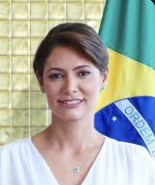 Felicidades Michelle! bençãos de muitas vitórias. O momento é de luta mas vai passar! Parabéns! 🎉🥂