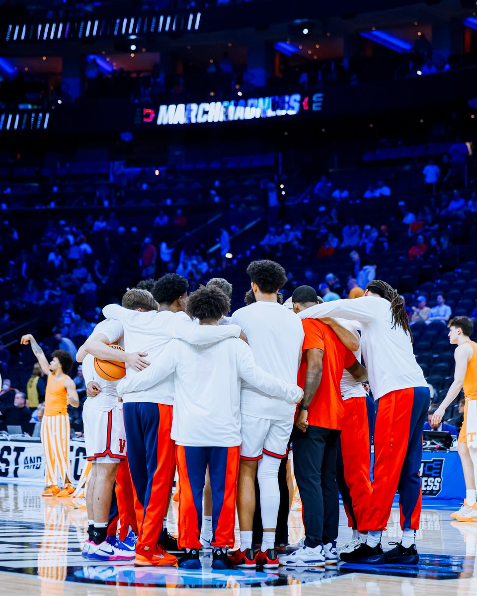 UVAMensHoops's tweet image. Time to dance.

#GoHoos