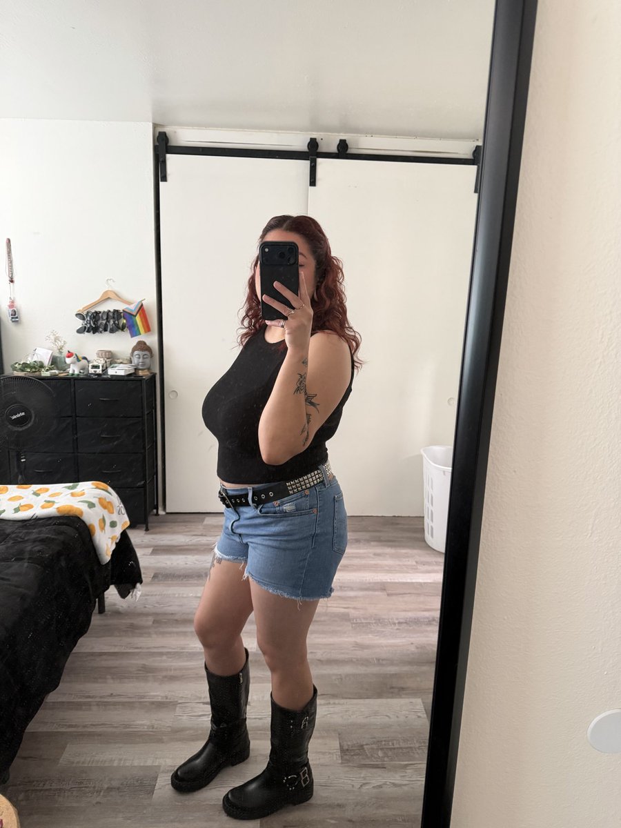CINEMIIII's tweet photo. Hi… it’s been a while 👀 #wlw #ootd https://t.co/p3swDR9duJ