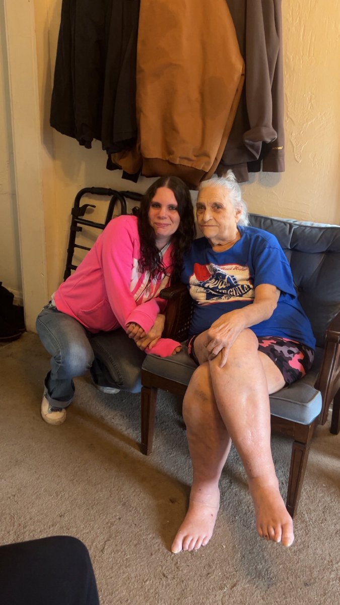 Queen69Southern's tweet photo. My beautiful nieces, my kid, n my mama https://t.co/Hs9OtD6jYT