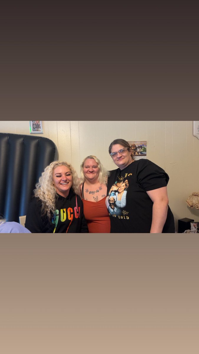 Queen69Southern's tweet photo. My beautiful nieces, my kid, n my mama https://t.co/Hs9OtD6jYT