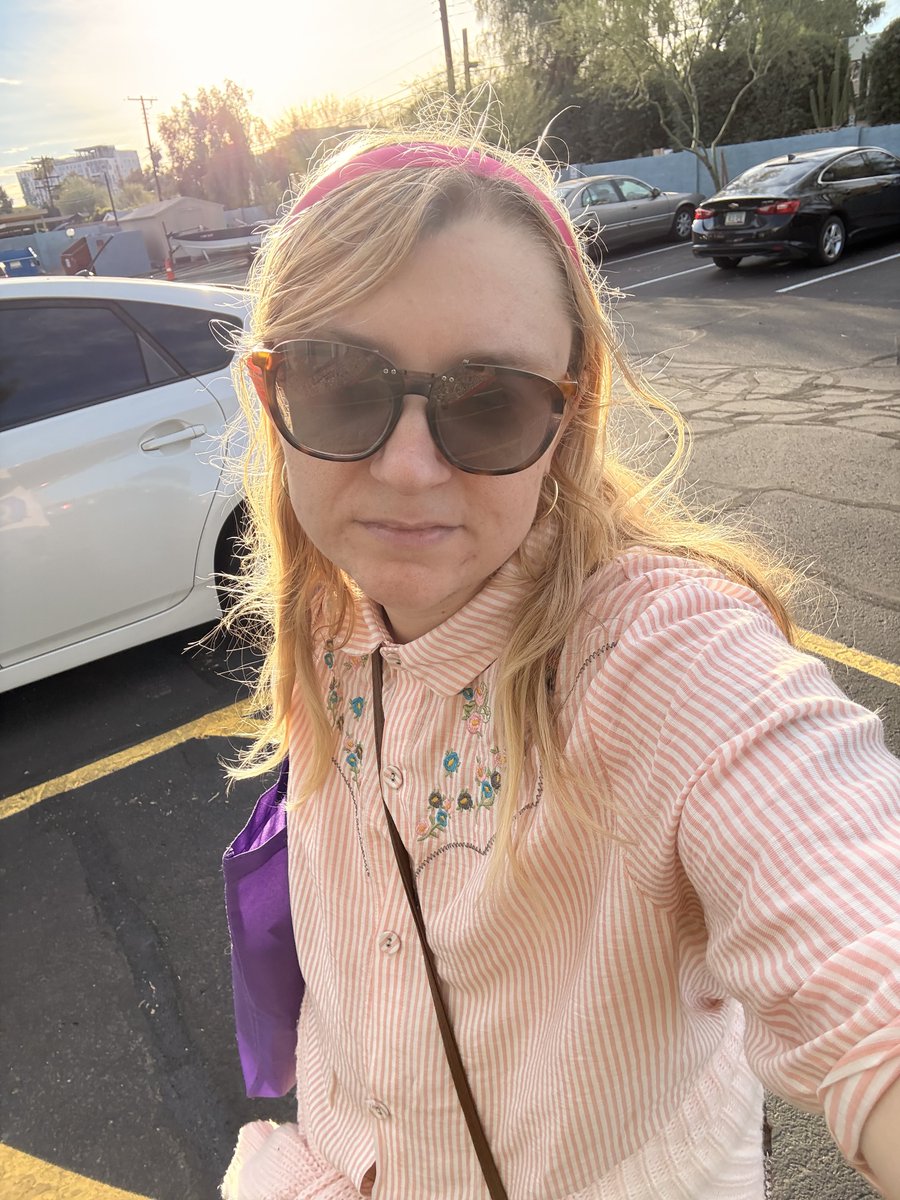 Laura Becker🐦‍🔥 tweet media