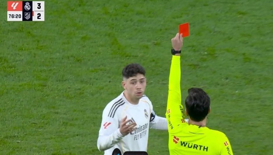 الوجه القبيح لكرة القدم حين يخسر صاحب الأهداف الجميلة والاداء الرجولي ،
ويكسب الخصم بأخطاء الخصم والحكم. 
#ريال_مدريد_اتلتيكو_مدريد