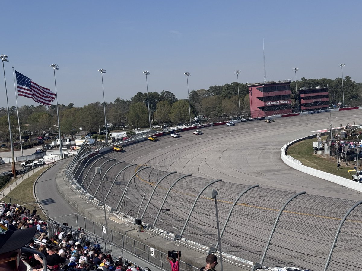 Follywood 🎸🤘 tweet media