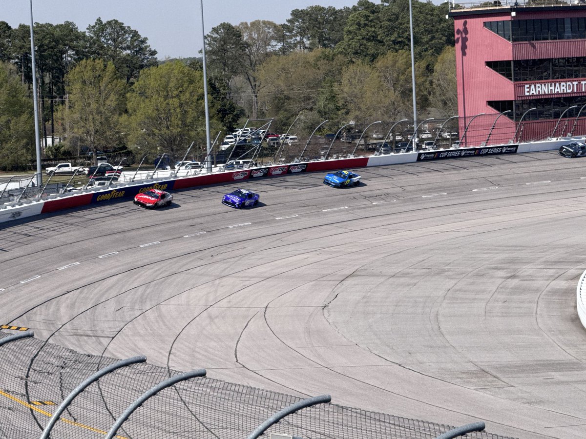 Follywood 🎸🤘 tweet media