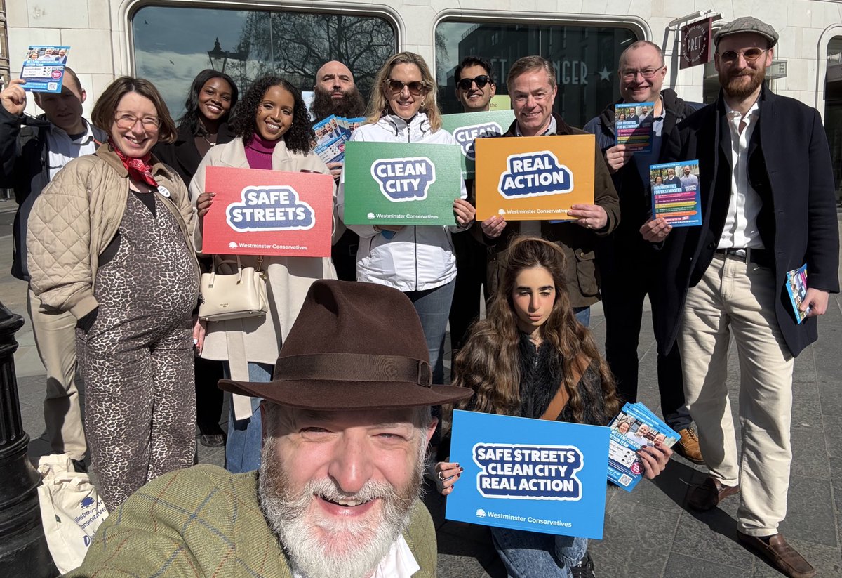 VoteTimBarnes's tweet image. A sunny Saturday so it was a great to be out and talking with local people about what matters alongside my #WestEnd @conservatives colleagues @emgpolitical @PaulEFishr 

Knocking on doors in #Mayfair #Soho #Fitzrovia and #Marylebone 

Top issues: #crime #ebikes #OxfordStreet