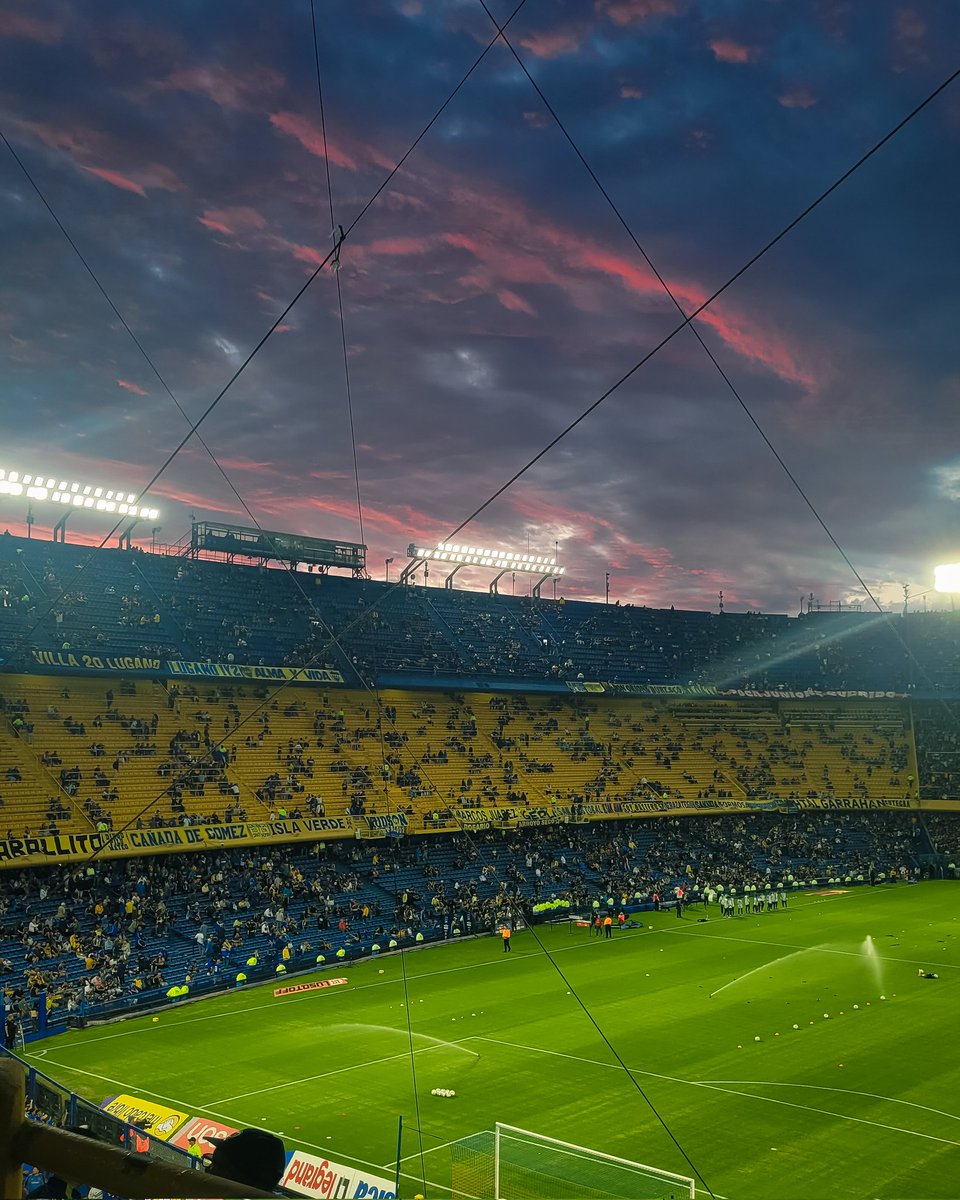 FULL BOKE tweet media