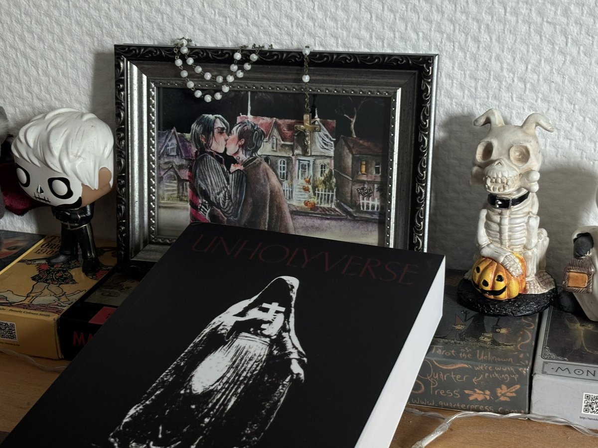 saschkareznor's tweet image. for my almost nonexistent mcr mutuals look at my physical copy of #unholyverse !!!!!!