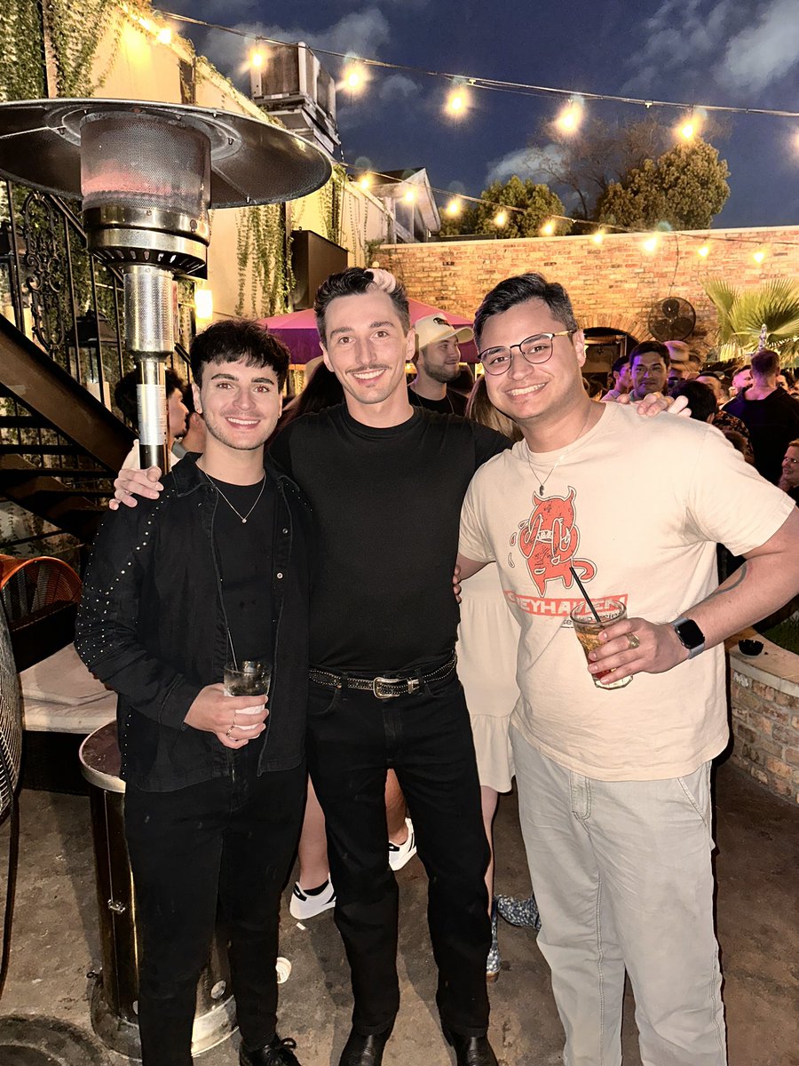 xSyntheus's tweet photo. Met @GreymatterFx and his partner last night! They were so nice! https://t.co/MPgNUOfzzU