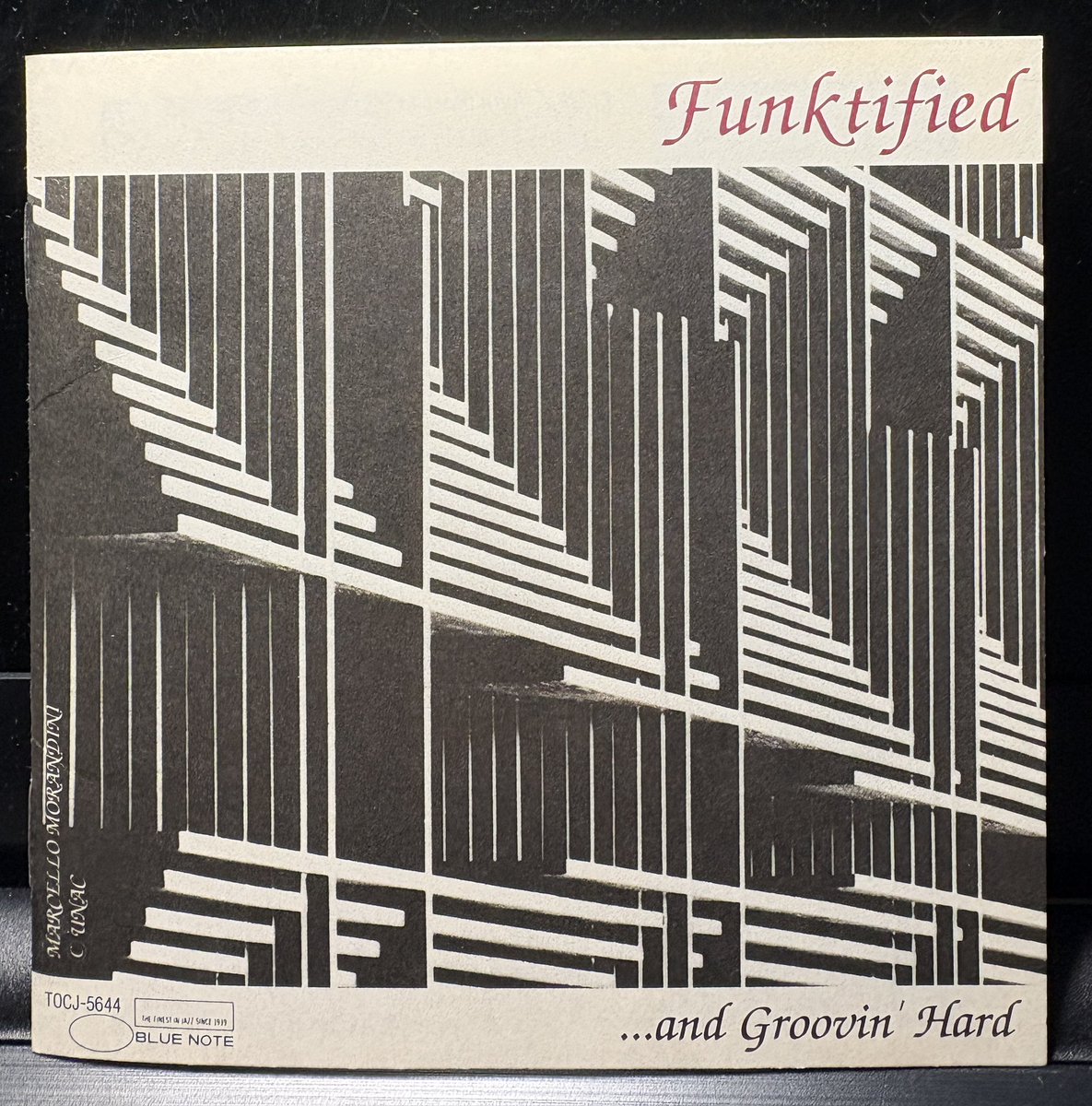 takanomasajazz's tweet photo. おはようございます、今日は、Hammond Funkを聴いて、スタート。Compild by Peter BrakanさんのBlue Note Organ Funkのベスト盤「Funktified」1991年発売のもの。これで、たくさんのOrganプレーヤーを知って集めた。
#ReubenWilson #LarreyYoung #CharlesEarland とかこのCDでヌマったなあ。楽しい1枚 https://t.co/xPTTwprfZk