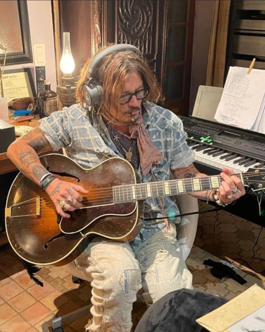 𝕷𝖎𝖙𝖙𝖑𝖊 𝕻𝖊𝖊𝖕𝖘 🏴‍☠️#JohnnyDepp tweet media