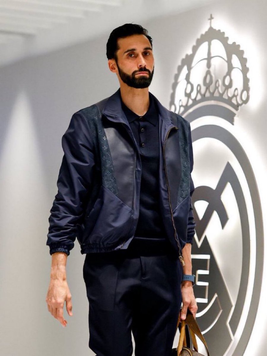Poco se habla de nuestro técnico Arbeloa, eliminando a su profesor, metiéndole una mano a Guardiola y ahora dejando sin menos pelos al patético del cholo, honor. 👏🏻