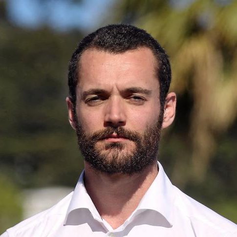 Pediavenir's tweet image. 🇫🇷🥭 FLASH – Après avoir échoué à devenir maire de Menton, Louis Sarkozy souhaite devenir producteur de mangues en Colombie