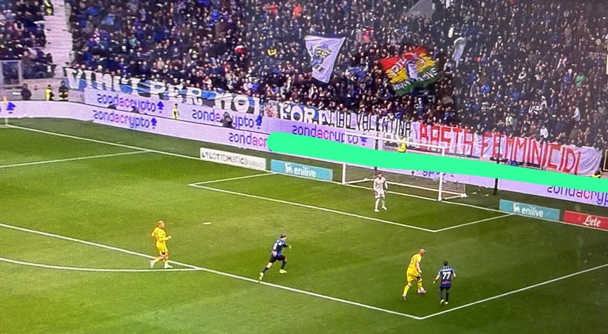 🇮🇹“Adiós Valentina. No más feminicidios”

La hinchada de Atalanta colgó hoy esta bandera en memoria de Valentina Sarto, trabajadora del bar frecuentado por los hinchas, que fue asesinada por su marido el pasado miércoles en Bérgamo.