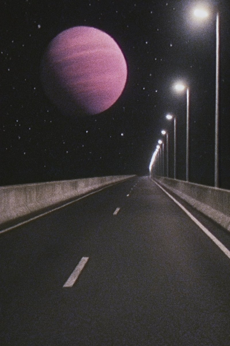 MrDreamBubble's tweet photo. Liminal space 👁 https://t.co/UBXN7KTgbd