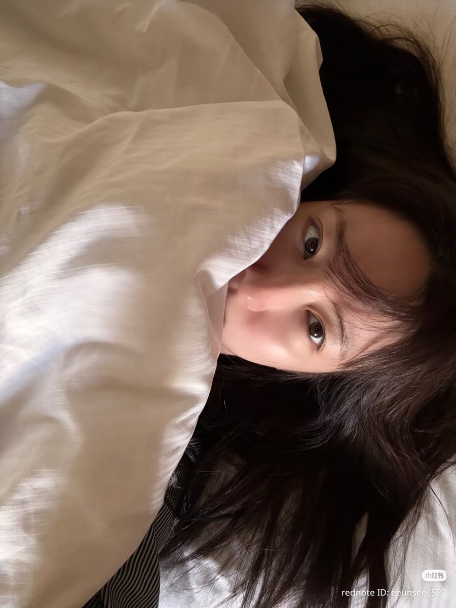 WJSNDAILY's tweet photo. [TRANS] 260322 #EUNSEO IG/Red update (2)

Red:
🌻🧡
#Travelling #PragueTravelling Prague #ootd #MyOOTD

#우주소녀 #은서 #WJSN
#손주연 #SonJuYeon https://t.co/XiEH7e8eQE