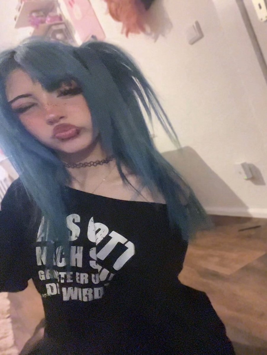 isugarbunnies's tweet image. winky face #egirl #egirltwt #cutecore #kawaii #cute #altgirl