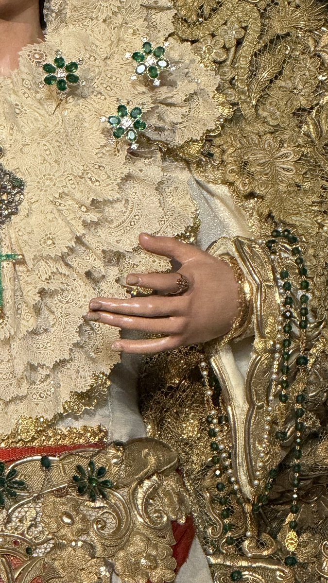 yo no digo que ella tenga lo que ninguna otra tiene.
digo que si alguna viene a compararse, que venga.