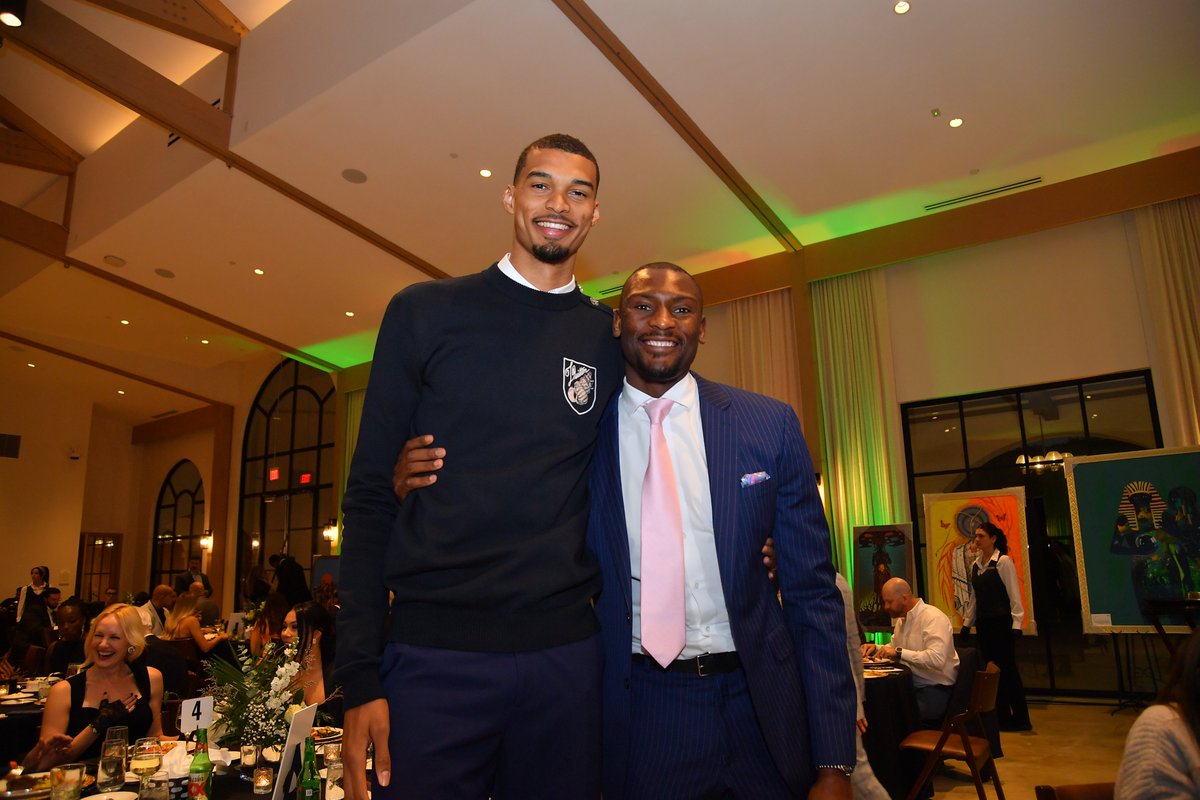 spurs's tweet photo. Supporting each other on and off the court 🤝

@bismackbiyombo hosted his Changing Lives, Building Futures Gala benefitting the Bismack Biyombo Foundation’s education and youth-focused initiatives this weekend and the squad pulled up to show love 🤍🖤 https://t.co/vOKg9cfqHV