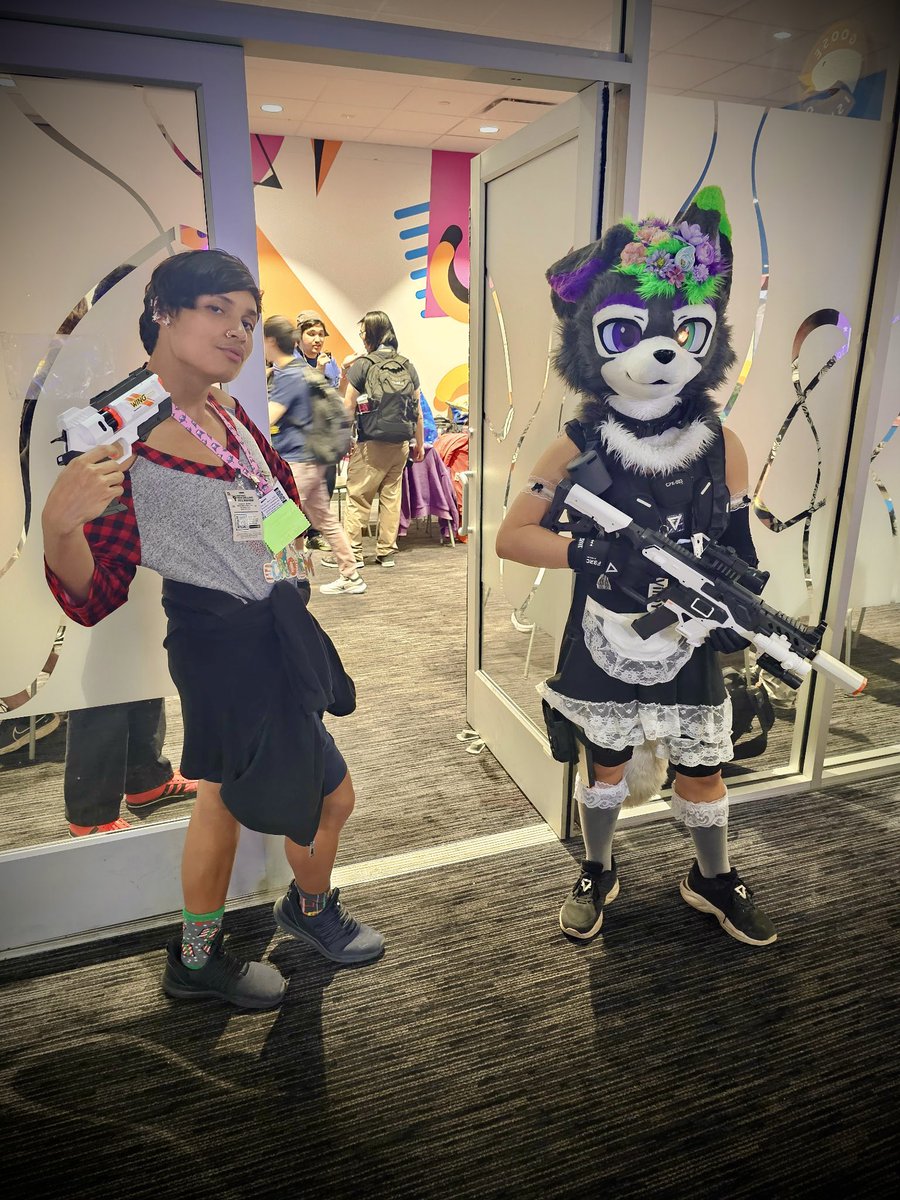 Meet… War Maid Graviidy >:3 

I designed the LED add-on for his left eye! Heavily inspired by Cable from Deadpool :D 

#furry #furryfemboy #techwear