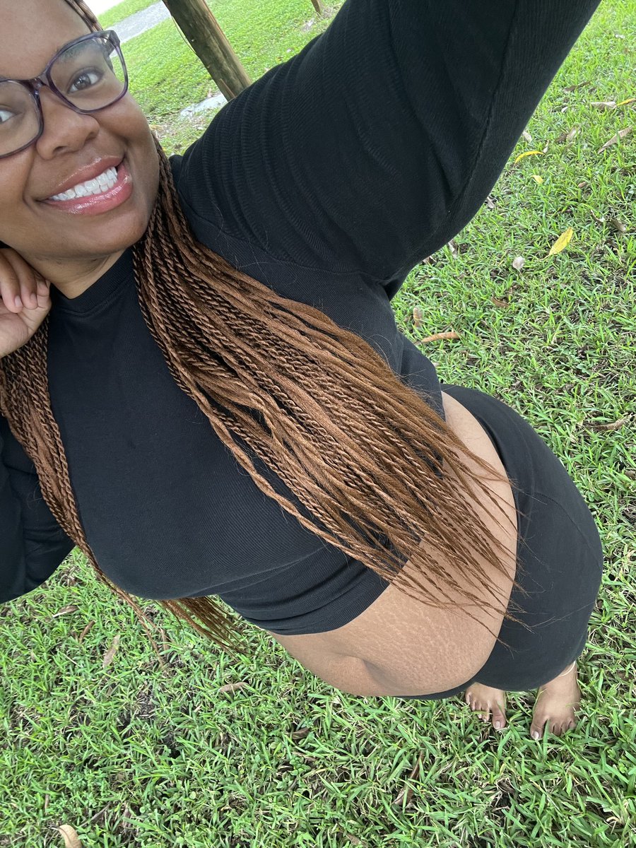 Stressed out = grounding time 😌 how’s your Sunday? 😅