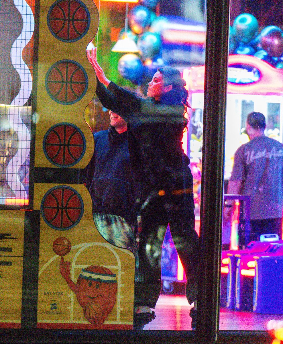 WorldwideSelG Media | Fan Account tweet media