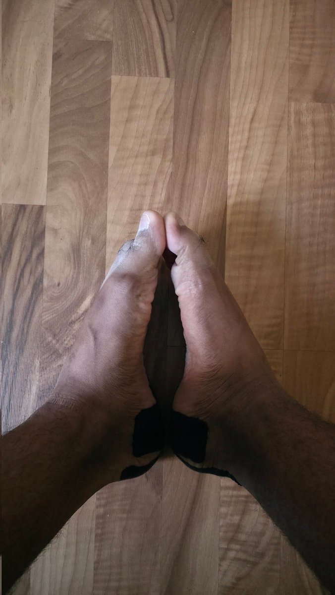 comodin111's tweet photo. 🥱Long day. 
🥱largo dia.
#feet #feetfetısh #pies #pies #chudai https://t.co/fn0lF3EBlJ