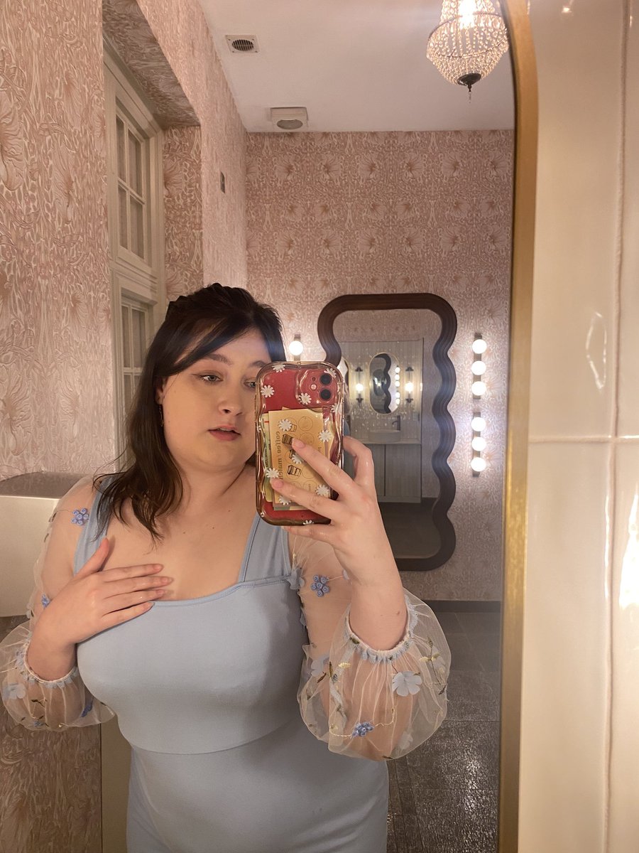 𑁍ࠬܓ laur tweet media