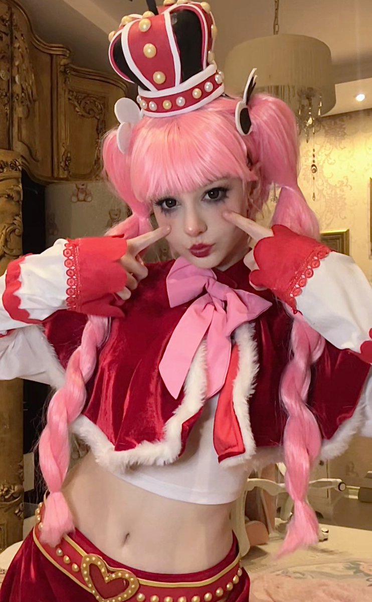 maeve # 🦇🕰️ tweet media